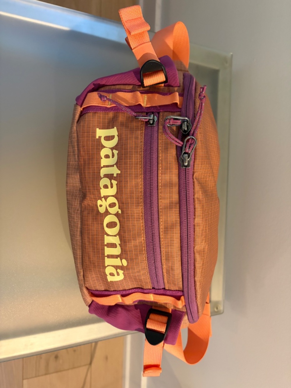 SOLD OUT  Patagonia Black Hole waist pack 5L in peach sorbet